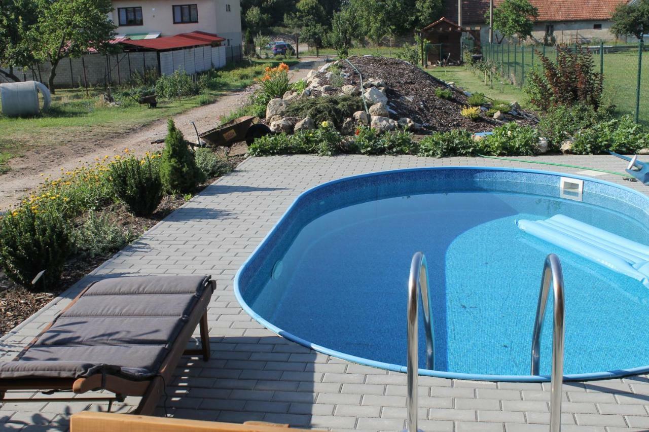 "U Capa" Krasny Apartman V Sedleci Седлец Екстериор снимка