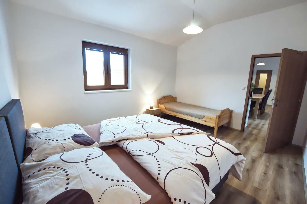 "U Capa" Krasny Apartman V Sedleci Седлец Екстериор снимка