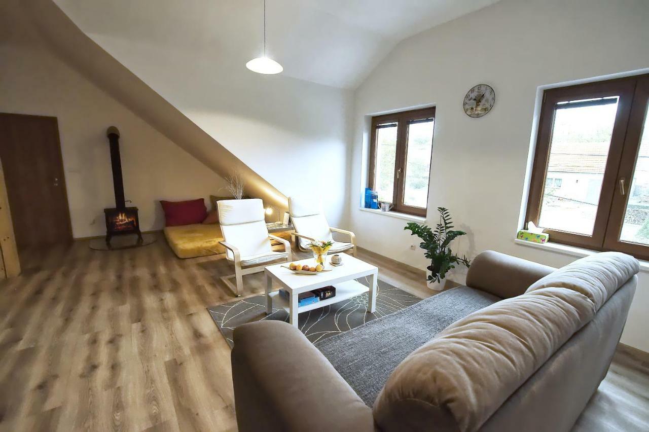 "U Capa" Krasny Apartman V Sedleci Седлец Екстериор снимка