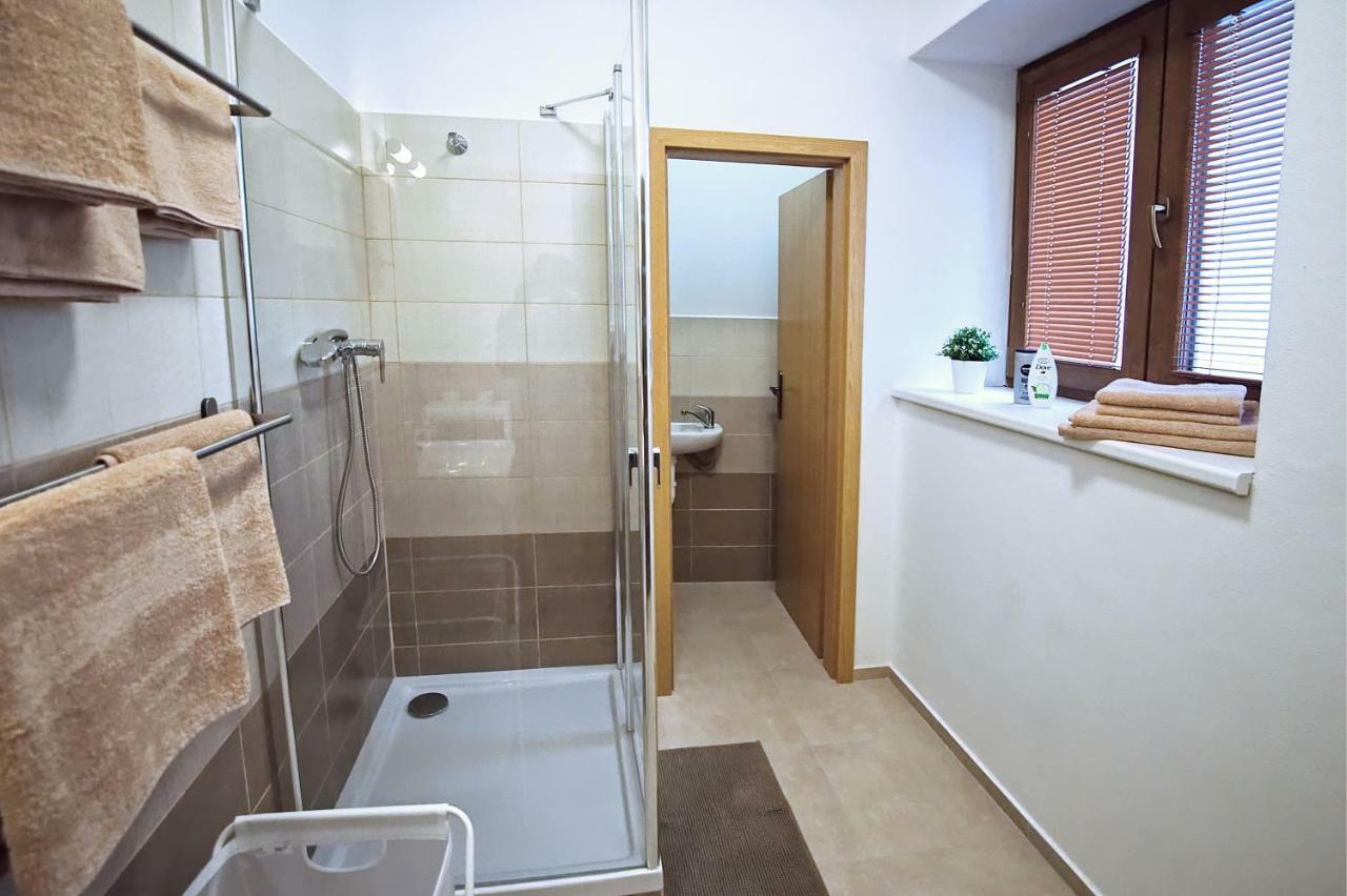 "U Capa" Krasny Apartman V Sedleci Седлец Екстериор снимка