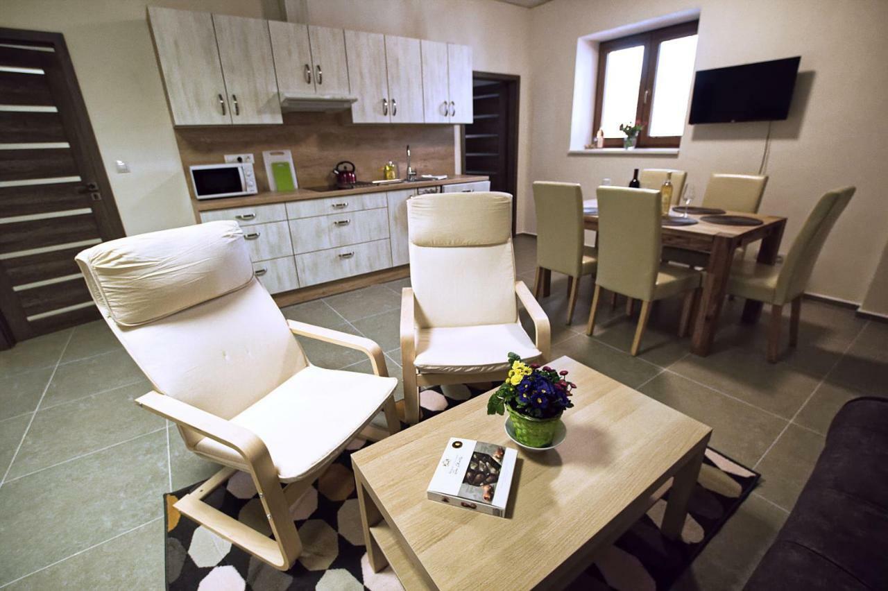 "U Capa" Krasny Apartman V Sedleci Седлец Екстериор снимка