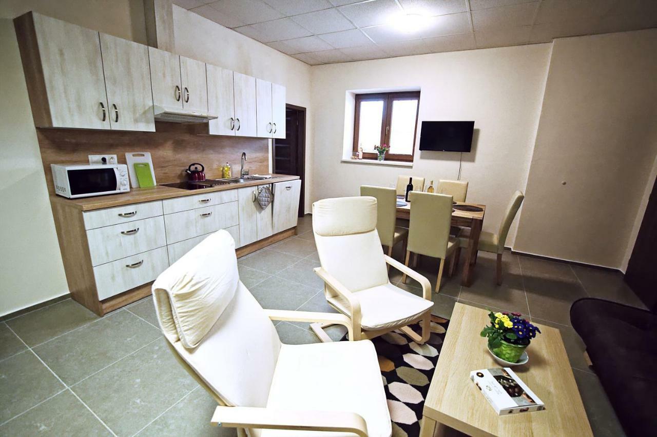 "U Capa" Krasny Apartman V Sedleci Седлец Екстериор снимка