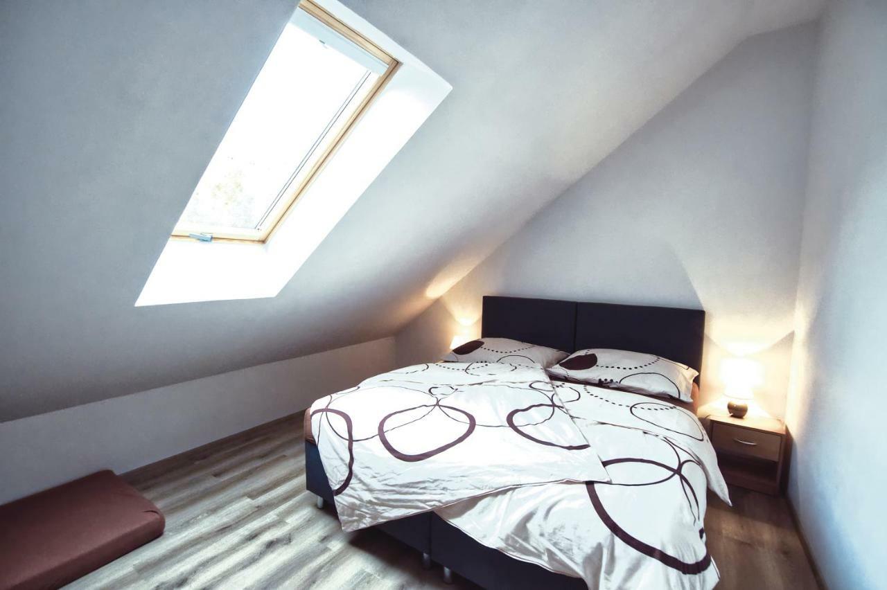 "U Capa" Krasny Apartman V Sedleci Седлец Екстериор снимка