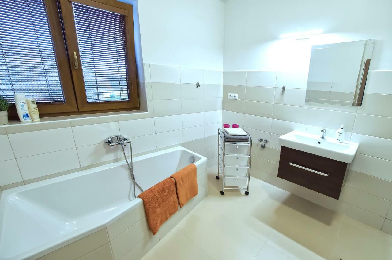 "U Capa" Krasny Apartman V Sedleci Седлец Екстериор снимка