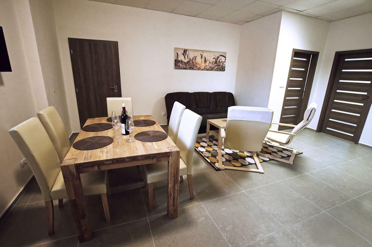 "U Capa" Krasny Apartman V Sedleci Седлец Екстериор снимка