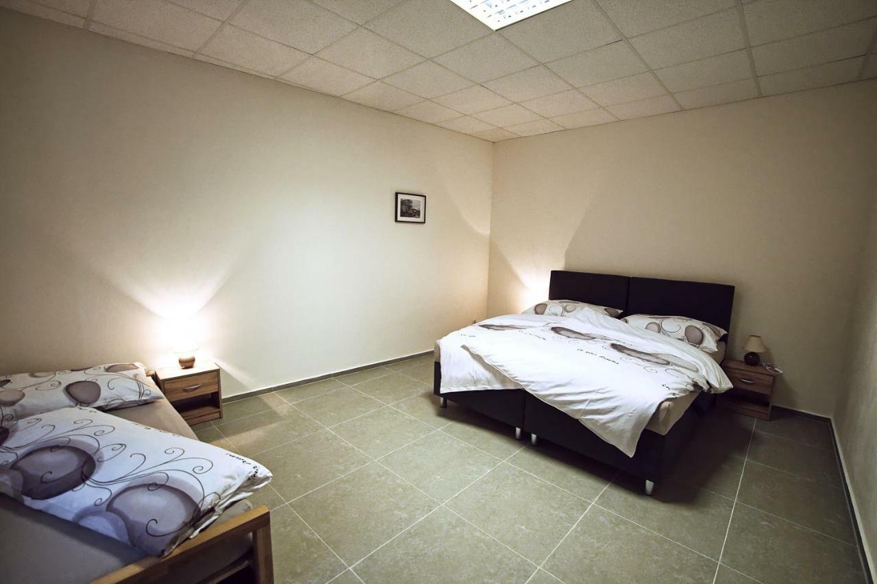 "U Capa" Krasny Apartman V Sedleci Седлец Екстериор снимка